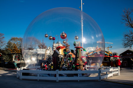 Decoration at the Christmas Market in Reims will take place from December 1 to 30, 2022. On the Promenades Jean-Louis Schneiter, the 150 chalets of the "Christmas Village" will be deployed.のeditorial素材