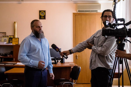 Interview with Yevhen Yevtushenko, head of the Nikopol District Military Administration, by foreign television channels. He explains the difficulty of the inhabitants of the city of Nikopol to be on the front line under intense bombardment and in additionのeditorial素材