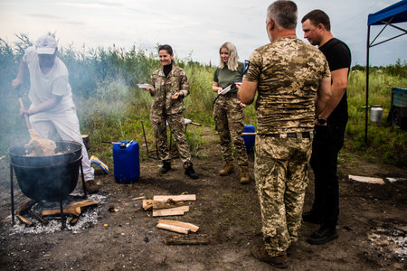 The volunteers of this humanitarian association offer free meals and food to the soldiers of the Ukrainian armed forces. They mobilize regularly and move to areas very close to the front line to provide support to the soldiers.のeditorial素材