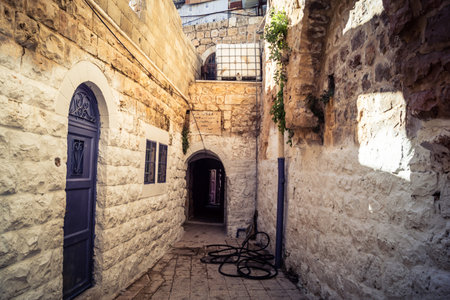 Hebron, West Bank, December 19, 2025 Alleyways and stone arches in the Old City. The traditional architecture showcases the preserved cultural heritage within this Palestinian-administered zone.のeditorial素材