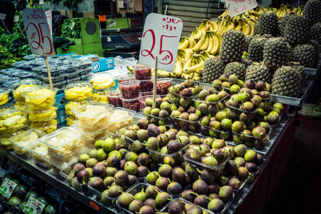 Tel Aviv, Israel, January 5, 2026 Daily life and morning bustle at the Carmel Market (Shuk HaCarmel), largest open-air marketplace. Local vendors and authentic street scenes in the heart of Tel Aviv.のeditorial素材