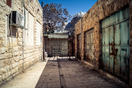 Hebron, West Bank, Palestine, March 28, 2026 Metal nets and fencing are stretched high above the narrow Palestinian commercial streets in the historic old city of Hebron. These installations serve as essential protection for local residents and shoppers aのeditorial素材