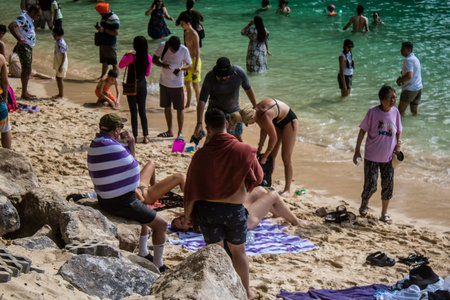 Ko Daam Kwan, Thailand, January 6, 2025 Tourists visiting Thale Waek, a small tiny islands that are divided by a bank of white Sand. phenomenon happens when there is a low tide and water level is downのeditorial素材
