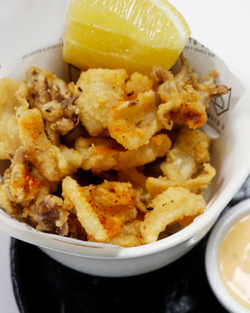 crispy fried calamari ( squid )with lemonの写真素材