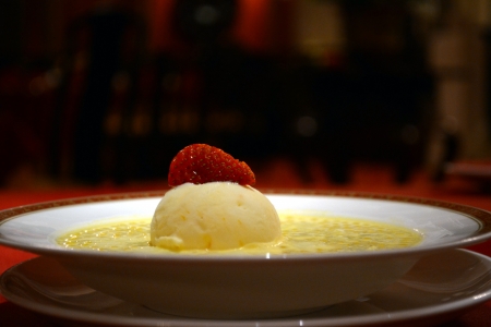 Chilled mango sago cream in Chinese restaurantの写真素材