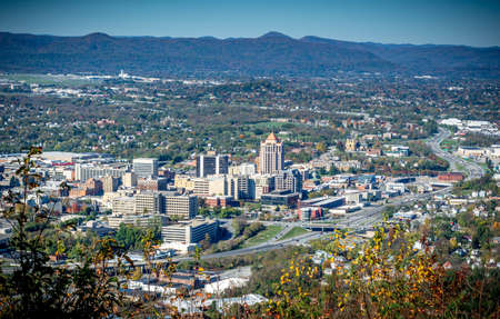Roanoke, Virginia/USA â November 2 2019: Roanoke Valley Overlook from Roanoke Starのeditorial素材