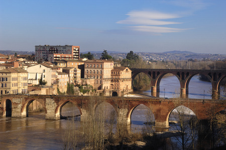 Albi (Tarn, Midi-Pyrenees, France) - Bridge over the Tarn riverのeditorial素材