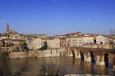 Albi, bridge over the Tarn riverのeditorial素材