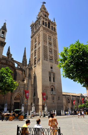 Tourists at the Giralda in Sevilleのeditorial素材