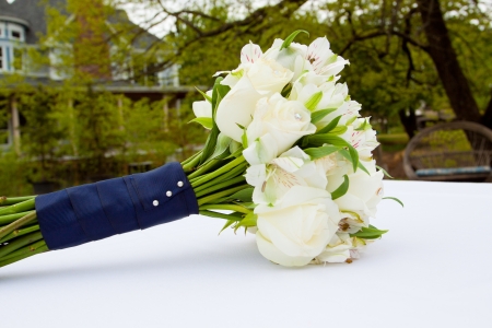 A white flower bouquet at a wedding ceremony with jewels in the flowers の写真素材