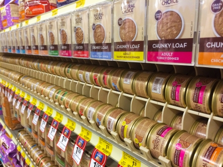 EUGENE, OR - DECEMBER 27: Natural Choice cat food selection at Petsmart in Eugene, OR on December 27, 2013. Natural Choice is a major cat food brand sold inside Petsmart stores.のeditorial素材