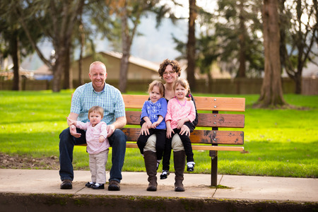 Lifestyle photo of a family of five including mother, father, and three daughters. Two daughters are identical twins.の写真素材