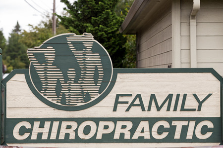 SPRINGFIELD, OR - AUGUST 20, 2014: Family Chiropractic office building sign for chiropractor Doctor Stephen Billings.のeditorial素材