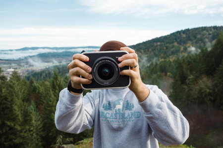 SPRINGFIELD, OR - NOVEMBER 17, 2016: Videographer creating movie clips in nature with a 4K cinema camera outdoors.のeditorial素材