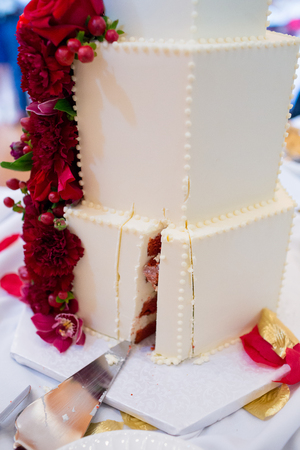 Tower Wedding Cake with Red Flowersの写真素材