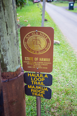 Hauula Loop and Maakua Ridge Trail Signのeditorial素材