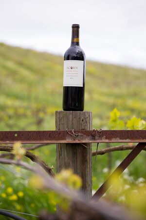 Acorn Hill Winery Sonoma California in Springのeditorial素材