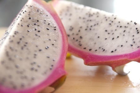 This is a cutted dragonfruit on a cutting board.の写真素材