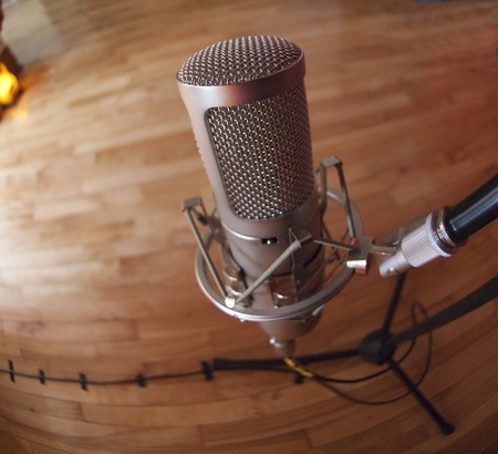 This is a silver recording microphone in a room.の写真素材