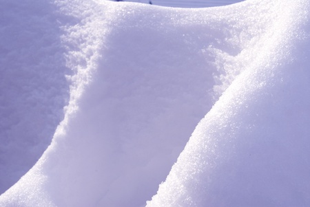 This is a close-up of a snow bank under the sun.の写真素材