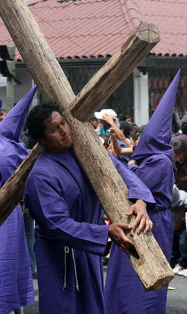Quito, Ecuador, april 06, 2012 - Penitent bearing a cross at the Good Friday processionのeditorial素材