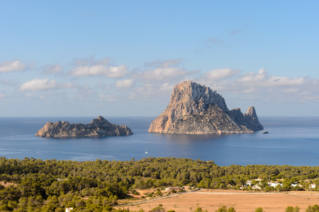 Es VedrÃ  ( is a small rocky island of the south western seaboard of the Spanish island of Ibiza.] The island, which has 413 meters of height, is part of the Cala dâHort nature reserve and lies 1.5423 miles of the coast at Cala dâHort, which is in theの写真素材