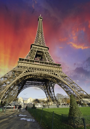Sunset over Eiffel Tower from Champs de Mars, Parisの写真素材
