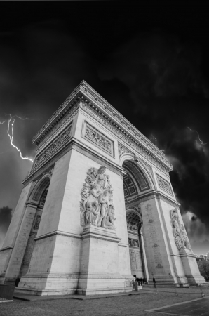 Black and White dramatic view of Arc de Triomphe in Paris, Franceの写真素材