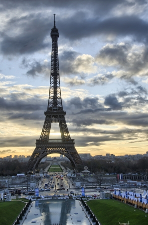 La Tour Eiffel - Winter sunrise in Paris at Eiffel Tower, view from Trocadero - Franceのeditorial素材