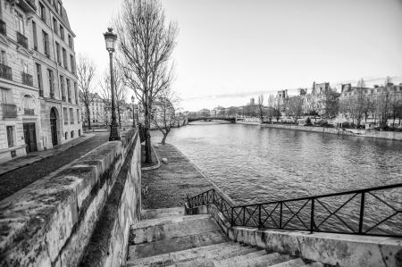 Along the Seine in Winter - Paris - Franceのeditorial素材