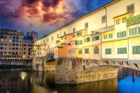 Side view of Ponte Vecchio at Sunset - Florence - Italyのeditorial素材