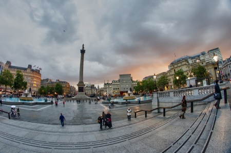 Trafalgar Square at sunset in autumn season - London - UKのeditorial素材