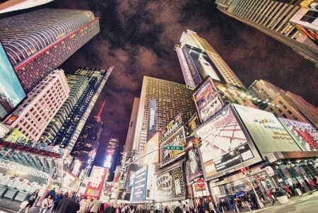 NEW YORK CITY - MAR 2: Giant skyscrapers dominate city streets, March 2, 2012 in New York City. New York is the second city in the world with the most Skyscrapers, after Hong Kongのeditorial素材
