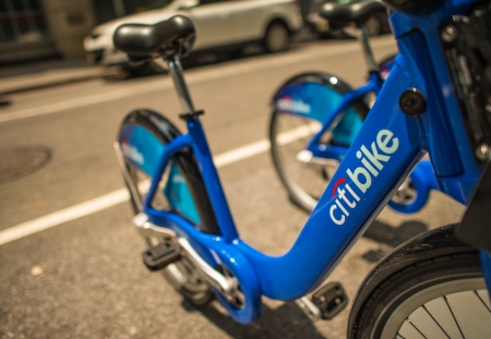 NEW YORK - JUN 11: Citi bike station open for business in New York on June 11, 2013. NYC bike share system hit the road in Manhattan and Brooklyn on May 27, 2013.のeditorial素材