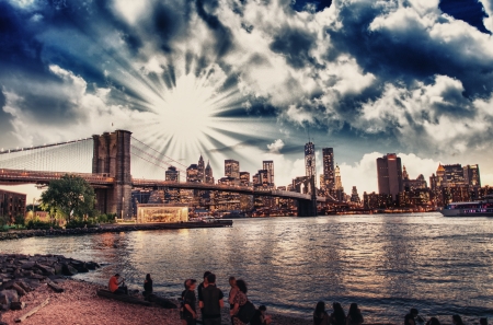 New York City. Wonderful sunset view of Brooklyn Bridge and Manhattan skyline.のeditorial素材