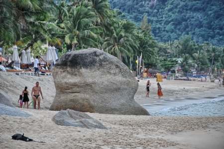 KOH SAMUI, THAILAND - AUG 13: Tourists enjoy the beach in summer, August 13, 2009 in Koh Samui, Thailand. 1.5 million people visit the island every year.のeditorial素材