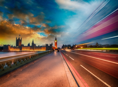 London, Famous Westminster Bridge at sunset with Houses of Parliament and Big Ben.のeditorial素材