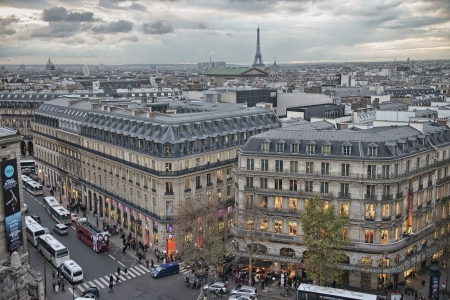 PARIS - NOV 27: Tourists walk along city streets, November 27, 2012 in Paris. French capital has almost 50 million visitors every year.のeditorial素材