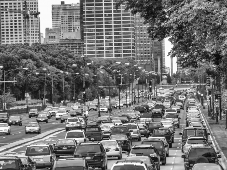 CHICAGO, AUG 18: Heavy traffic on city streets, August 18, 2009 in Chicago. The number of vehicles per household is 1.5 in Chicagoのeditorial素材