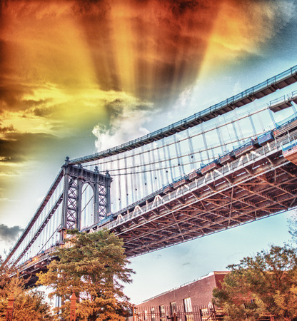 Colors of Manhattan Bridge at dusk.の写真素材