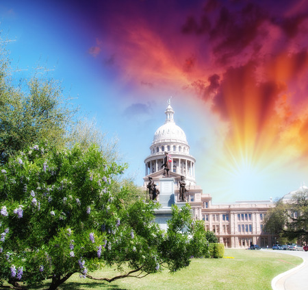 Austin, Texas. Beautiful view of Capitol with vegetation and surrounding parks.のeditorial素材