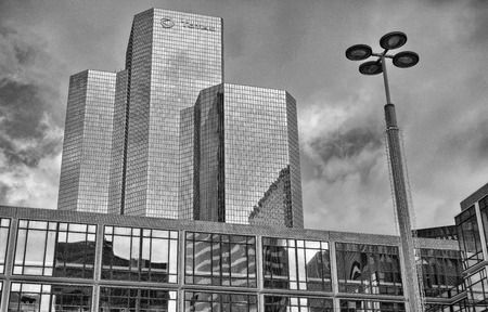 PARIS - DEC 1: Afternoon view of the major business district, La Defense,in the western part of Paris, France on December 1 2012. Here are many of the Paris urban area's tallest high-risesのeditorial素材