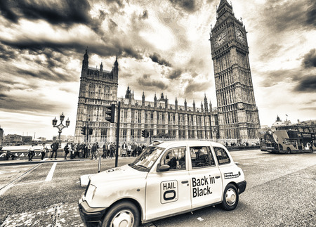 LONDON - AUGUST 19, 2013: Traffic in Westminster area. Westminster is one of the most famous London touristic area with many landmarks.のeditorial素材