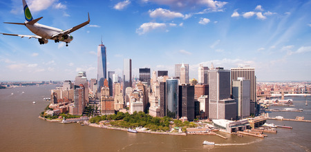 Aircraft overflying New York City skyline.のeditorial素材