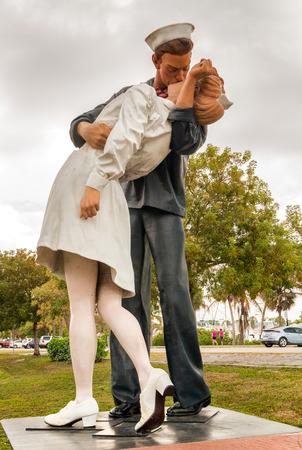 SARASOTA, FL - JAN 13: The statue titled "Unconditional Surrender" in the center of Sarasota, Florida on January 13, 2016. The statue was hit by a car and removed for repairs on April 27, 2012.のeditorial素材
