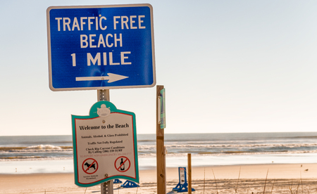 DAYTONA BEACH - FEBRUARY 17, 2016: Signs on the beach road. Daytona is famous for its road along the main beach.のeditorial素材