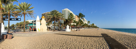 FORT LAUDERDALE, FL - FEBRUARY 2016: Panoramic view of Fort Lauderdale beach promenade. This is a famous Florida destination.のeditorial素材