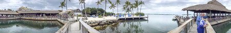 ISLAMORADA, FL - FEBRUARY 2016: Tourists along the coastline. The city is a major attraction in Florida.のeditorial素材