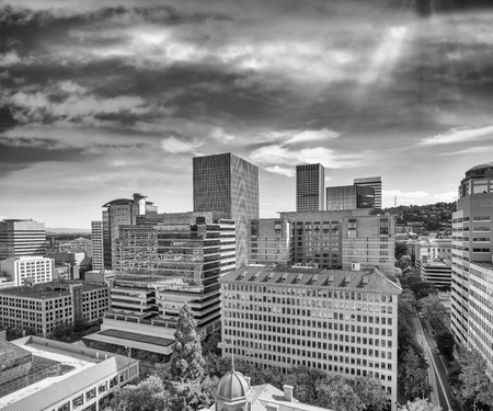 Aerial city skyline of Portland on a beautiful sunny day, OR.のeditorial素材