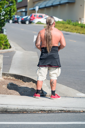PORTLAND, OR - AUGUST 19, 2017: Homeless looking for money along city streets. As many as 3.5 million Americans are homeless each year.のeditorial素材